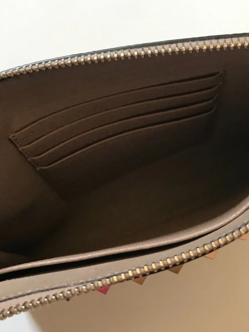 Valentino Garavani Rockstud Flat Pouch Bag Purse Clutch Womens Poudre Leather